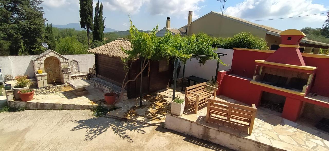 House In The Country * Vatos